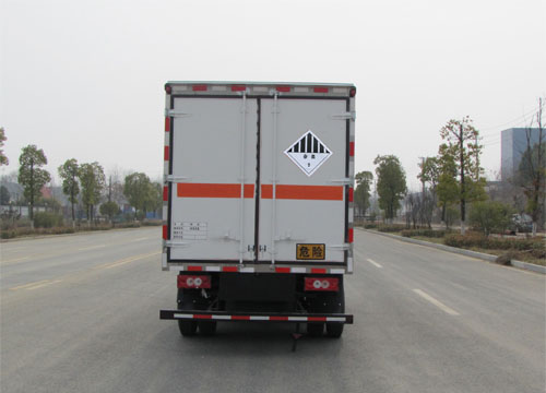 SZD5040XZWBJ6型雜項(xiàng)危險(xiǎn)物品廂式運(yùn)輸車(國(guó)六)