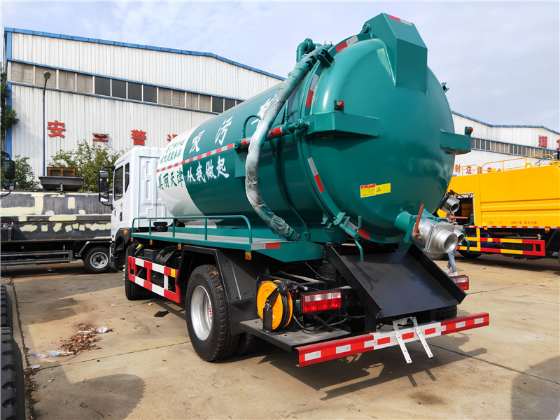 東風(fēng)牌12方吸污車(chē)