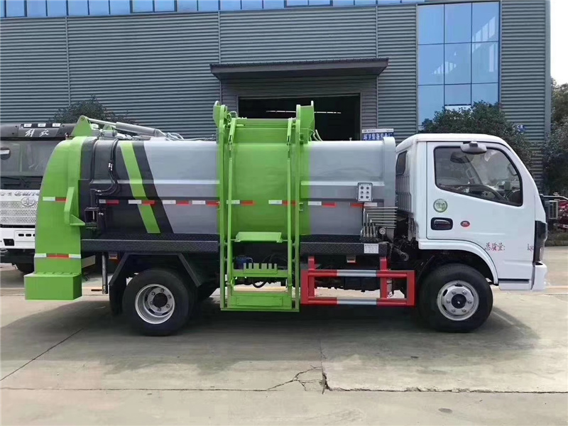 東風(fēng)5方6方餐廚垃圾車(方罐)