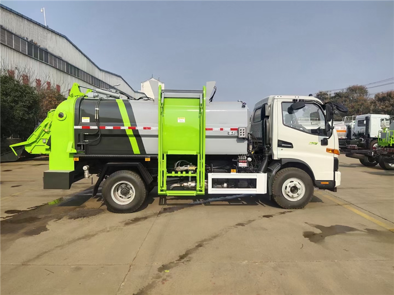 江淮7方餐廚垃圾車(方罐)