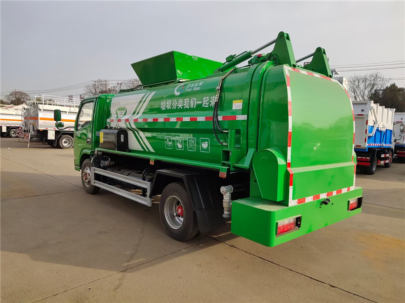 東風(fēng)8方餐廚垃圾車(chē)(方罐)