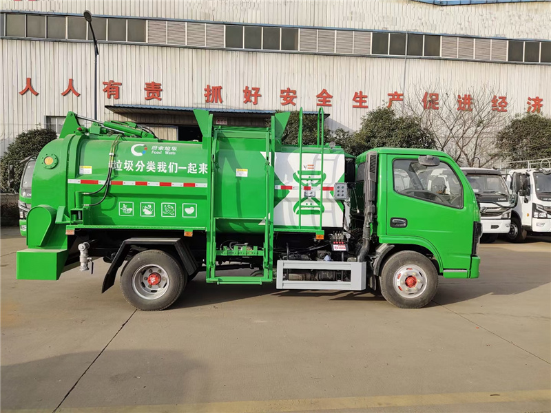 東風(fēng)8方餐廚垃圾車(chē)(方罐)