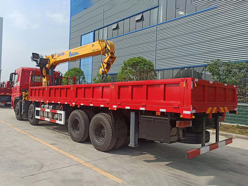 國六東風(fēng)暢行D7前四后八12噸隨車吊