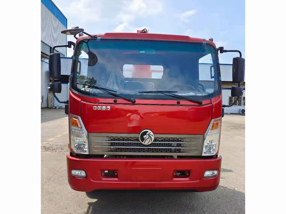 國(guó)六重汽藍(lán)牌長(zhǎng)威5噸四節(jié)直臂隨車(chē)吊